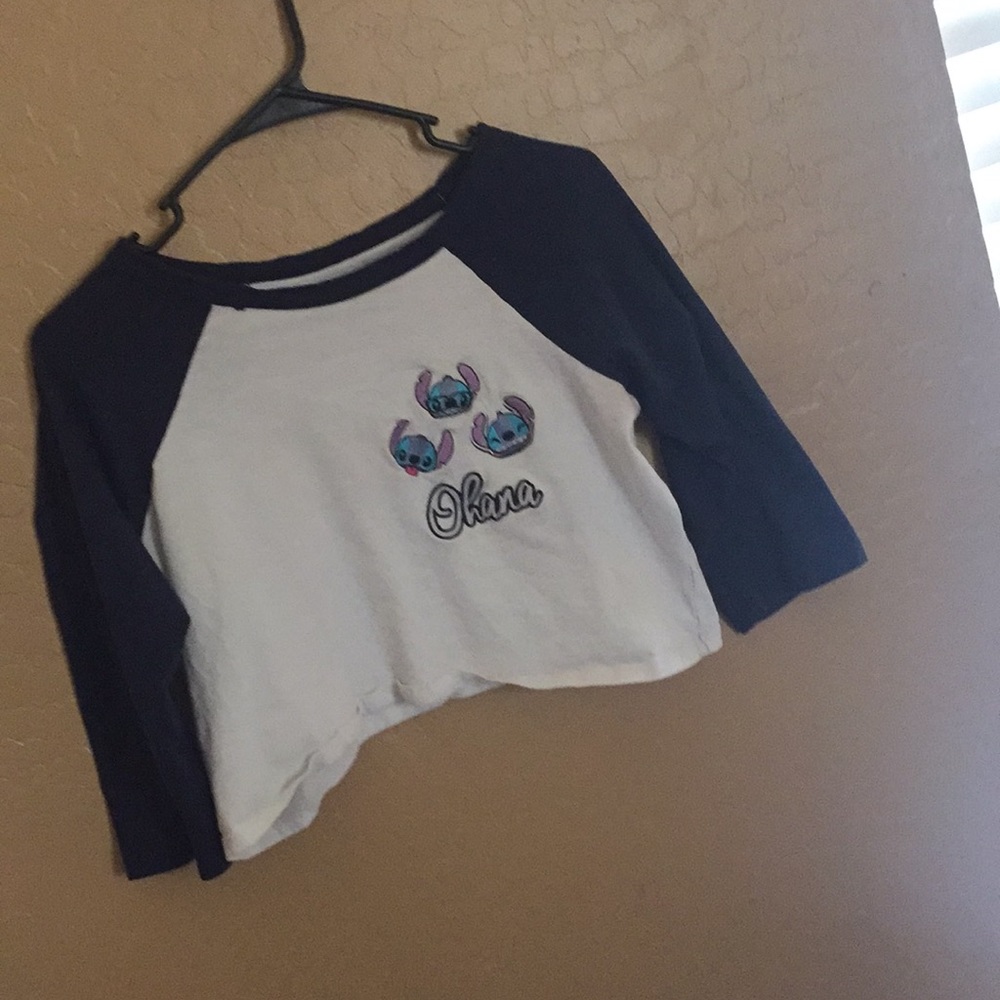 White and dark blue cropped shirt